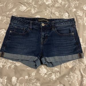 Women’s Size 6 Express Brand Jean Shorts. No holes. Hardly worn. Used-Very Good.